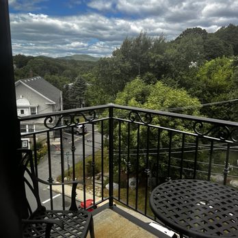 Rockport Harbor Hotel - balcony view of the mountain (Summit Suite) - Hotels Near Me - Rockport, Maine Rockport Harbor Hotel - balcony view of the mountain (Summit Suite) - Hotels Near Me - Rockport, Maine
