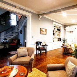 Sweet Tea Bed and Breakfast - Living room