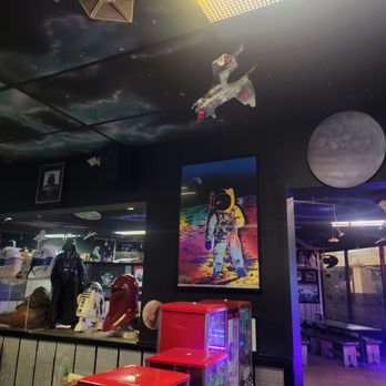 Killer Pizza From Mars - Inside - Pizza Near Me - Oceanside, California