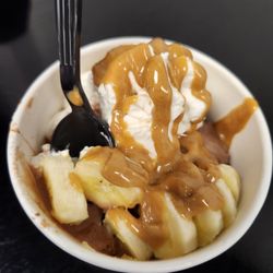 Scoops & Cones Cafe - Peanut Butter Banana Sundae
