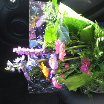 Buds...and Blossoms,Too - Is This Worth $30?! Ummm...No. - Florists Near Me - Richland, Washington Buds...and Blossoms,Too - Is This Worth $30?! Ummm...No. - Florists Near Me - Richland, Washington