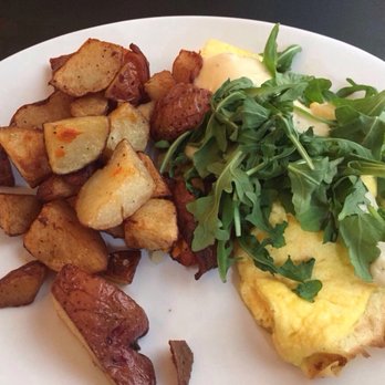 Mom's Kitchen & Bar - Woodland Omelette - Bars Near Me - Astoria, New York Mom's Kitchen & Bar - Woodland Omelette - Bars Near Me - Astoria, New York