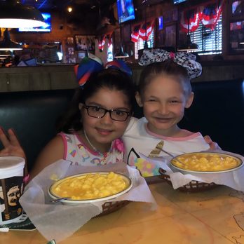 Flanigan's - Westchester - Girls Date - Seafood Near Me - Miami, Florida