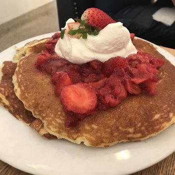 Jongewaard's Bake n Broil - Strawberry pancakes - American Near Me - Long Beach, California