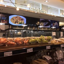 Fresh food station - sandwiches, sushi, pizza Fresh food station - sandwiches, sushi, pizza