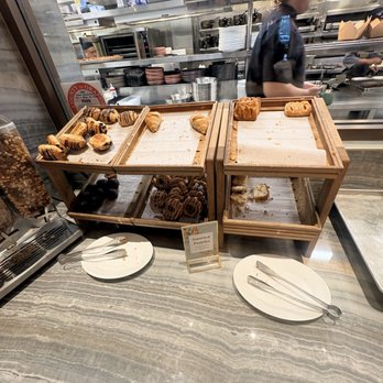Tangerine Room - Breakfast buffet not well stocked nor refreshed - New American Near Me - Anaheim, California
