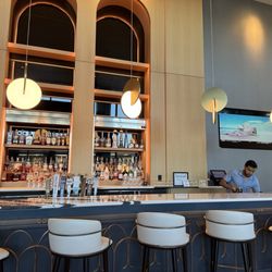 Aviators Restaurant - Cool bar