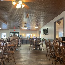 Village Pizzeria Of Amery - Front dining area
