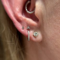The Blumz - Maria Tash stacked lobe