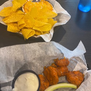 Keystone Pub - Boneless wings and Buffalo chicken dip - American Near Me - Bethlehem, Pennsylvania Keystone Pub - Boneless wings and Buffalo chicken dip - American Near Me - Bethlehem, Pennsylvania