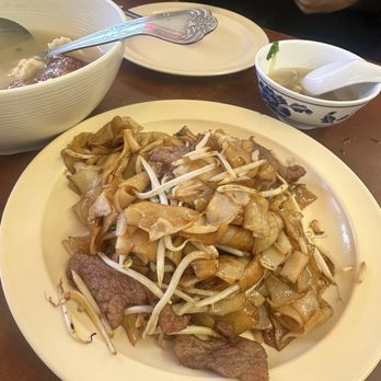 Yuet Lee - beef Beef with Chow Fun (Rice Noodle) 干炒牛河 - Chinese Near Me - San Francisco, California Yuet Lee - beef Beef with Chow Fun (Rice Noodle) 干炒牛河 - Chinese Near Me - San Francisco, California