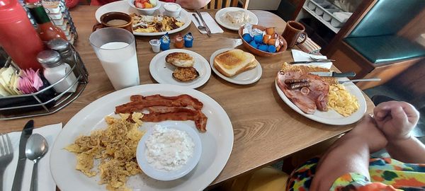 Zeke's Eatin' Place by null