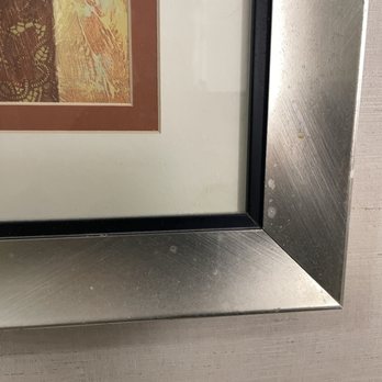 DoubleTree by Hilton Hotel Rocky Mount - Not sure what is on the picture frame. - Hotels Near Me - Rocky Mount, North Carolina