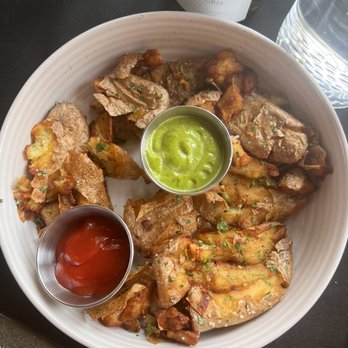 Vin du Lac Winery & Bistro - Smashed fingerlings - New American Near Me - Chelan, Washington