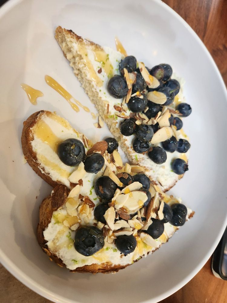 Alpine Modern Cafe Logo