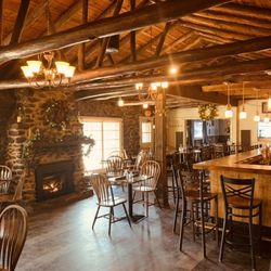 Stone House Tavern - Tavern dining room