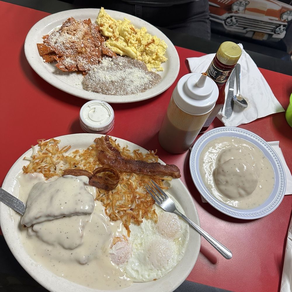 Mollie's Kountry Kitchen - Our amazing meals served hot and ready to eat. Yum!!! - New American Near Me - Hesperia, California