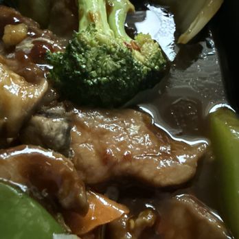 Kong Ming Express - Beef and broccoli stirfry with mushrooms - Chinese Near Me - Lake Zurich, Illinois