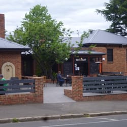 Mount Macedon Hotel