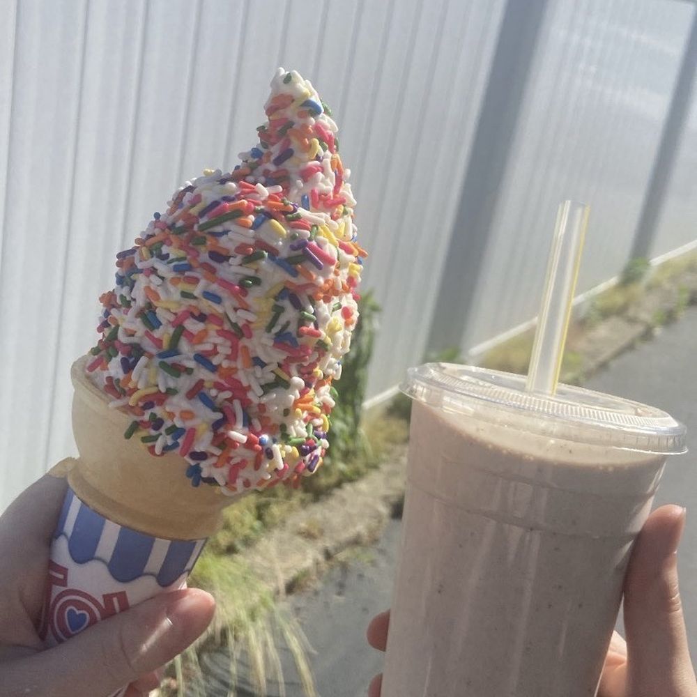 Lincoln Creamery - Vanilla soft serve and peanut butter Oreo milkshake - Ice Cream & Frozen Yogurt Near Me - Lincoln, Rhode Island Lincoln Creamery - Vanilla soft serve and peanut butter Oreo milkshake - Ice Cream & Frozen Yogurt Near Me - Lincoln, Rhode Island