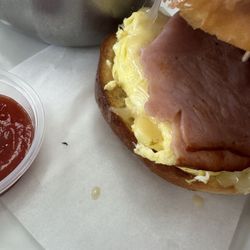 Le Petite Pastries - Breakfast sandwich 3.8/5
