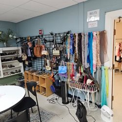 Echo Thrift Shop - Scarves, wallets, pocketbooks