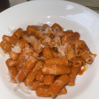 Gigi’s - Alla Vodka: sedani rigati, vodka sauce, parmigiano reggiano - Italian Near Me - Coquitlam, British Columbia