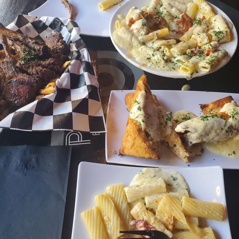 Phlavz - Salmon egg rolls/ lobster alfredo/lamb chops - Sports Bars Near Me - Chicago, Illinois