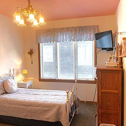 The Sea Angel - Hall BR Sleeps 3 w/1 Twin Bed & 1 Trundle Day Bed that converts to a Double Bed