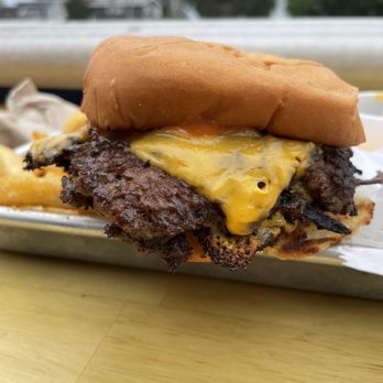 Green Cheek Beer Co. - Smash burger is good! - Breweries Near Me - Sunset Beach, California Green Cheek Beer Co. - Smash burger is good! - Breweries Near Me - Sunset Beach, California