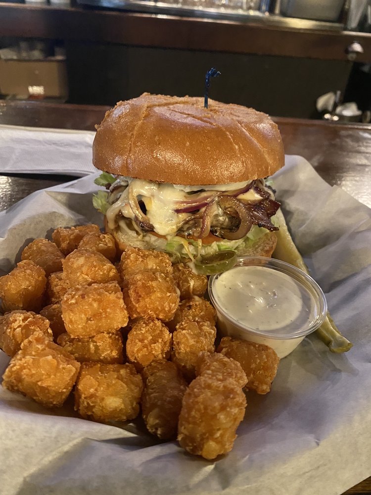 PUTTER’S BAR & GRILL Updated July 2024 14 Photos & 36 Reviews