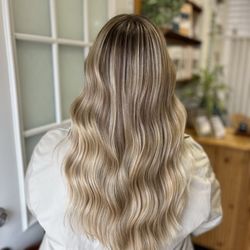 Salt Salon - Lived in blonde by Zoe