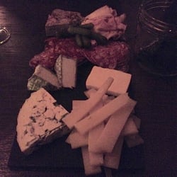 Les Paresseux - Planche mixte pour 2personnes 20€, très copieuse miam