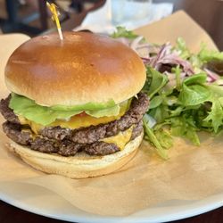 Wai Oli iCafe & Lounge - Smash burger