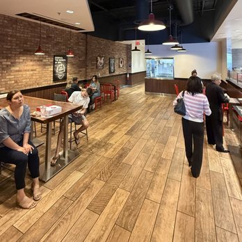 85°C Bakery Cafe-Northridge - Seating area at 85c Bakery, Northridge CA - Bakeries Near Me - Northridge, California