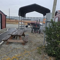 Boss & Ross Bbq - The smokers out back