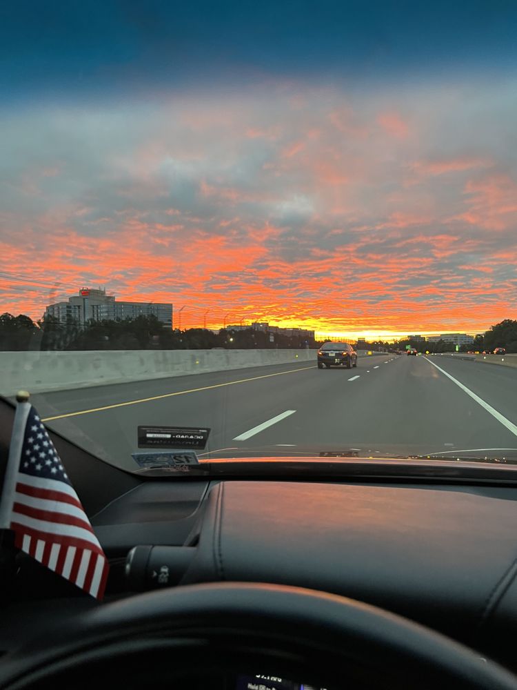 Taro's Sedan Service