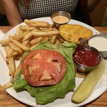 Florence’s Lowcountry Kitchen - Smash burger - Seafood Near Me - Charleston, South Carolina Florence’s Lowcountry Kitchen - Smash burger - Seafood Near Me - Charleston, South Carolina