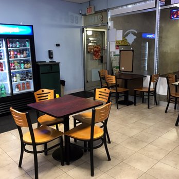 Razzo's - Simple dining room with simple selection of drinks--no soda fountain - Pizza Near Me - Hayward, California Razzo's - Simple dining room with simple selection of drinks--no soda fountain - Pizza Near Me - Hayward, California