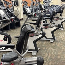 LA Fitness - Machines break down , because they're 20 yrs old , then they STAY BROKEN with no effort to fix them