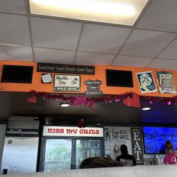 Mel's Family Diner - Inside