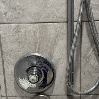 Planet Fitness - Broken handle for shower - Gyms Near Me - Riverside, California