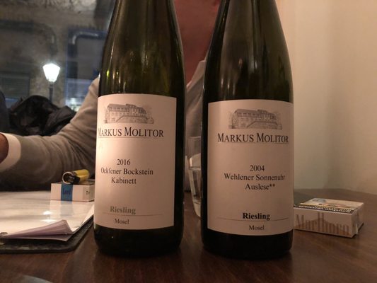 Parlin | Essen und Weinbar by null
