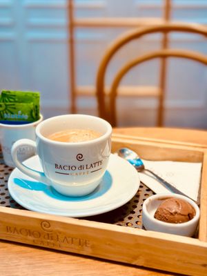 Bacio di Latte - Oscar Freire by null