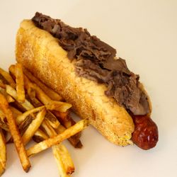 Mike Aldridge Hot Dogs - Combination Sandwich!
Beef and Hot Sausage Together on same roll!