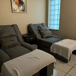 Four Seasons Wellness - Foot reflexology at Four Seasons Wellness in Columbus, OH