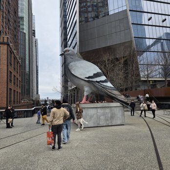 Pigeon Statue on the High Line - Landmarks & Historical Buildings Near Me - New York, New York
