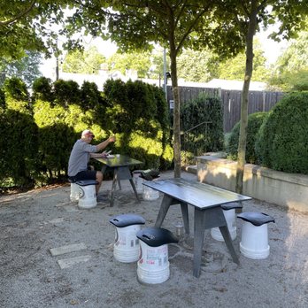 Standing Room Only - Garden - Pubs Near Me - Lexington, Kentucky