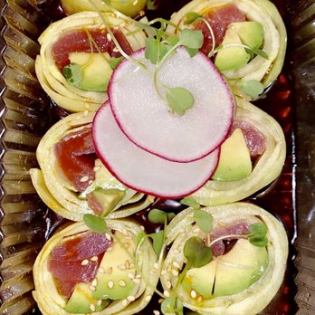 Shinsen Evanston - Refreshing Roll: sub tuna for salmon - Sushi Bars Near Me - Evanston, Illinois