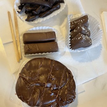 Chocolate & Ice Cream Delight - Chocolate fudge, peanut butter fudge sticks, arrancini, and Mt Ranier Truffles - Ice Cream & Frozen Yogurt Near Me - Seattle, Washington